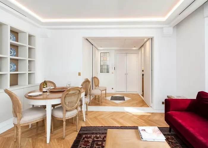 Luxury Montaigne Apartment